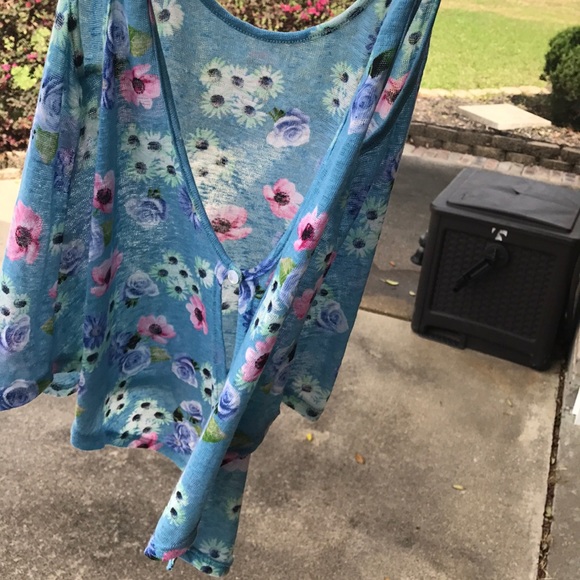 Flower open back top - Picture 2 of 3